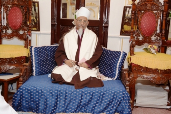 Mazoon Maulaa sitting on the Masnad where Bay'at and Nikaah majlis is held